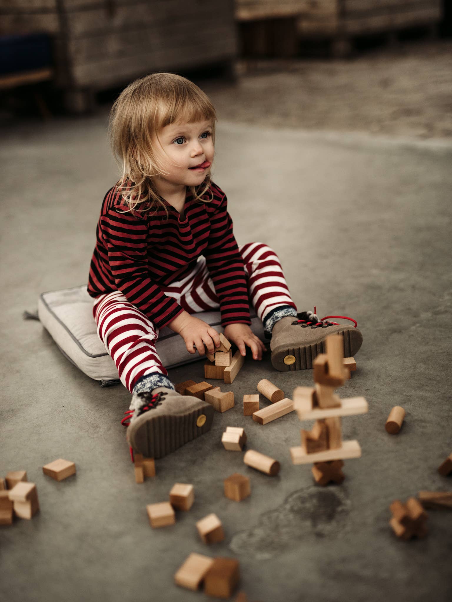 Stacking Montessori Toy Tower Natural - Snedkerværktøj