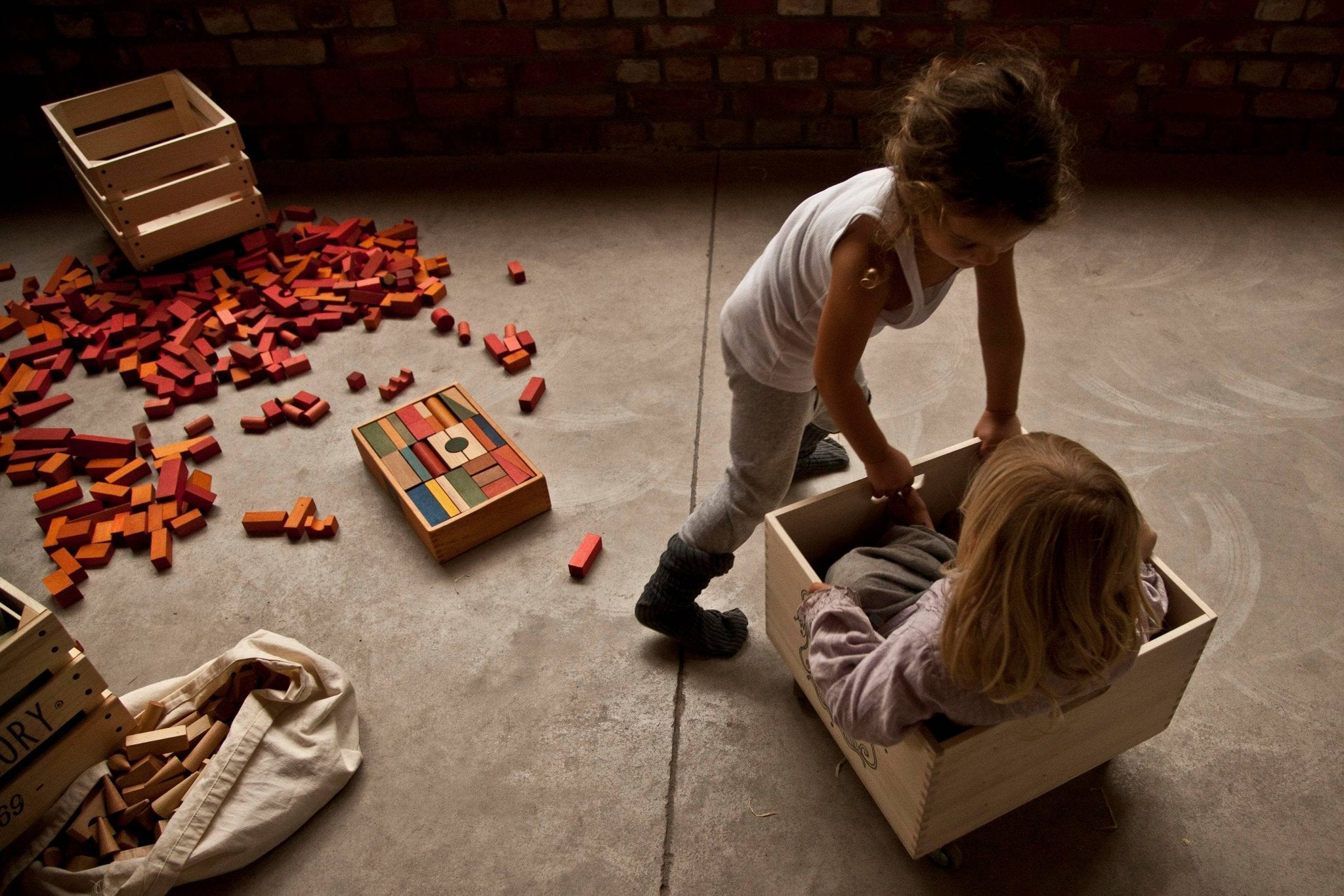 Wooden Blocks In Sack XL - 50 pcs Rainbow - Snedkerværktøj